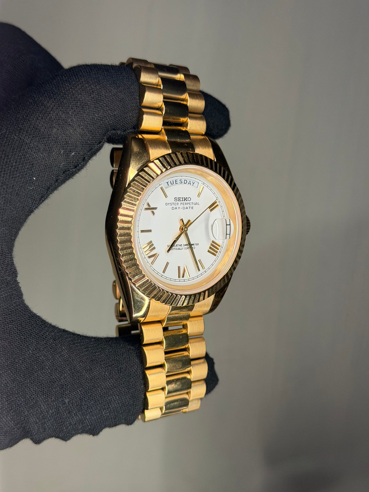 Seiko Gold/white Roman Day-Date