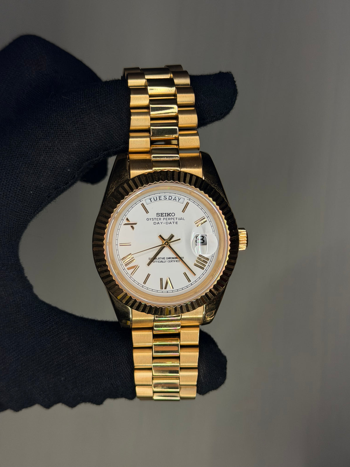 Seiko Gold/white Roman Day-Date