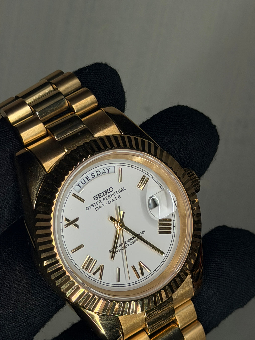 Seiko Gold/white Roman Day-Date