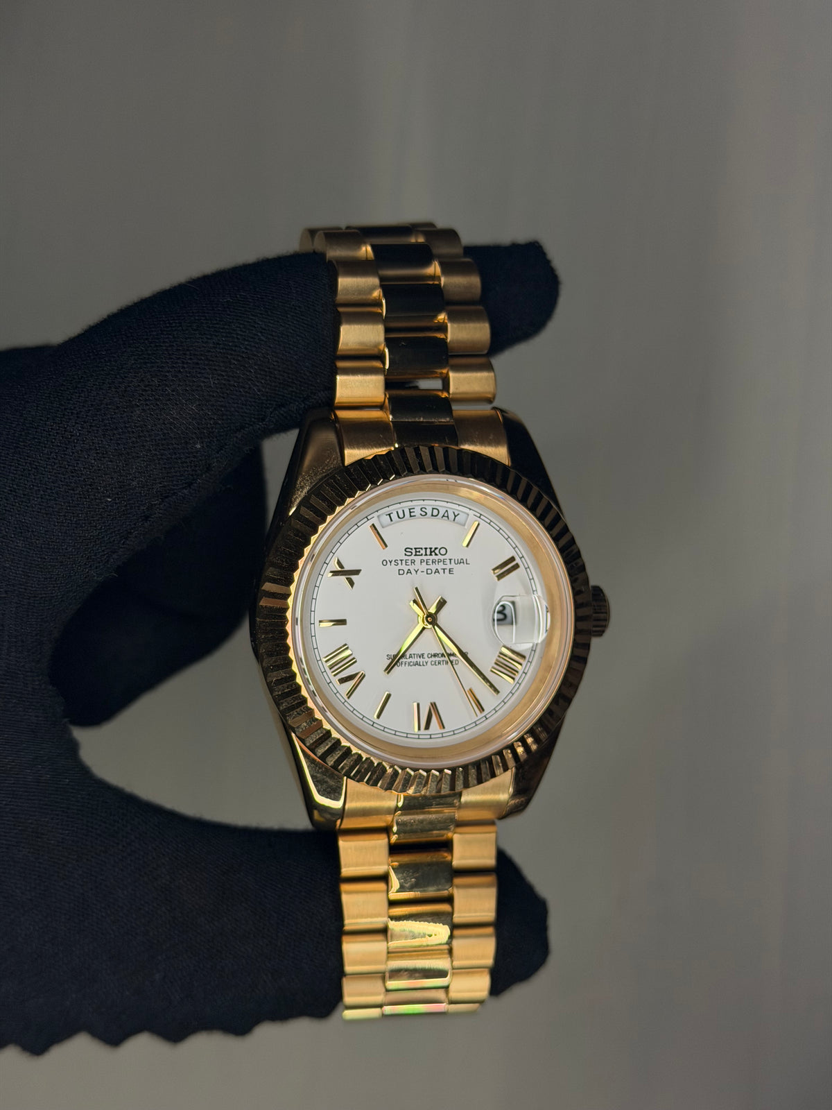 Seiko Gold/white Roman Day-Date
